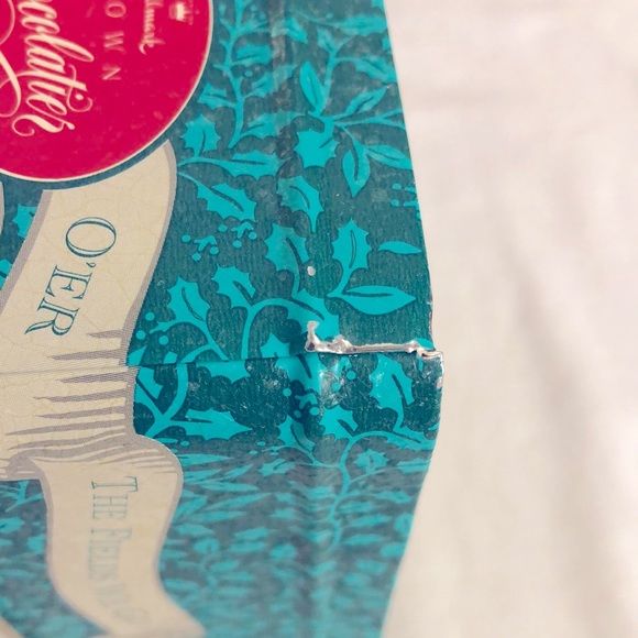 Vintage Christmas 1993 Jingle Bells Hallmark Crown Chocolatier Tin with Lid - Picture 9 of 11